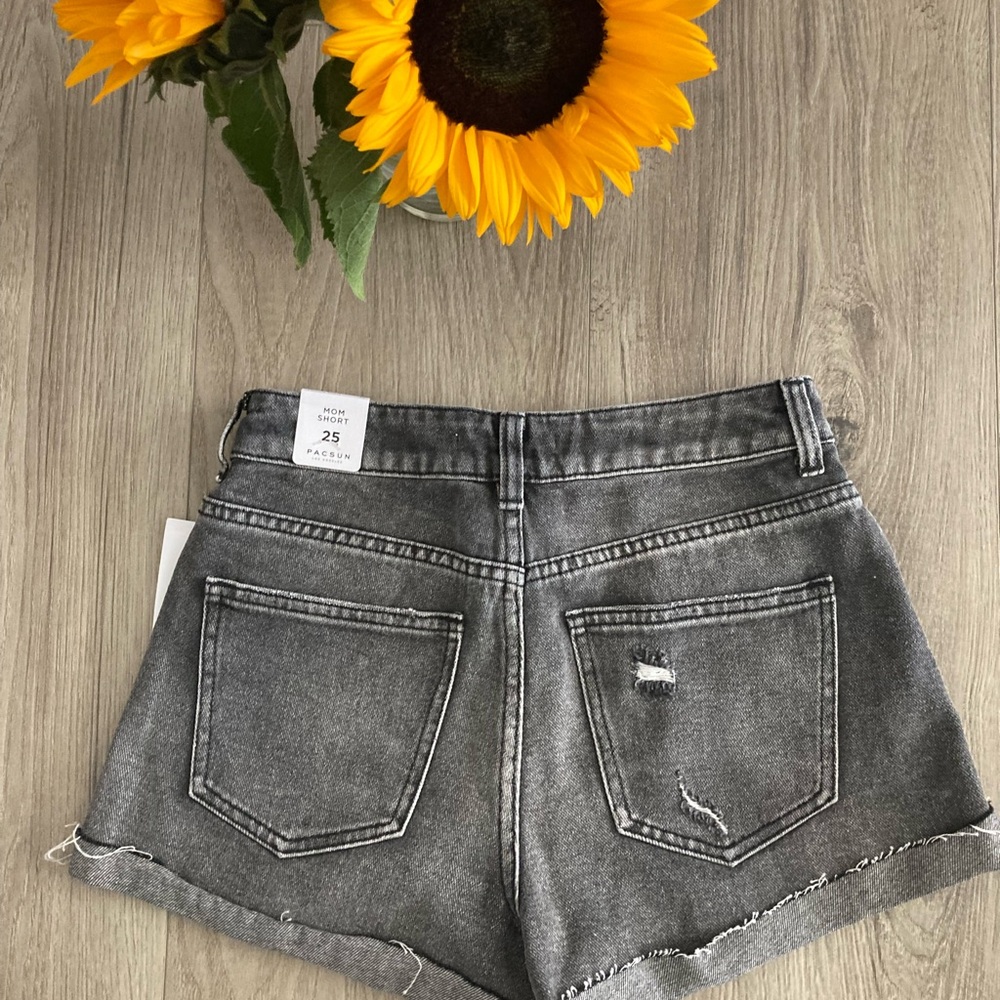 New- Pacsun Mom Shorts - Picture 2 of 5